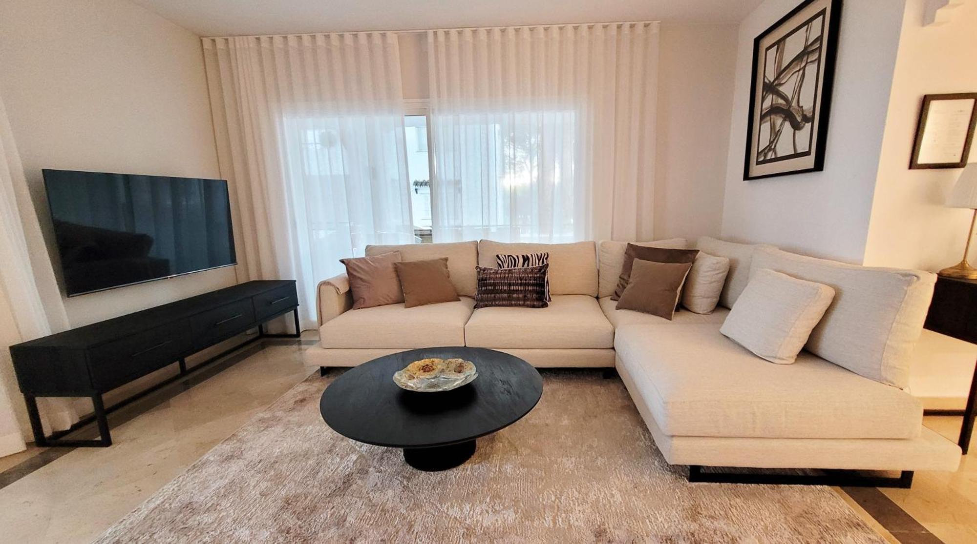 Apartment In El Presidente Beach Side New Golden Mile Estepona Dış mekan fotoğraf